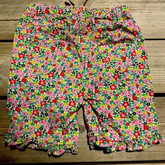 ⬇️Mini Baby Boden 12-18mo Flower Capris - Picture 2 of 3